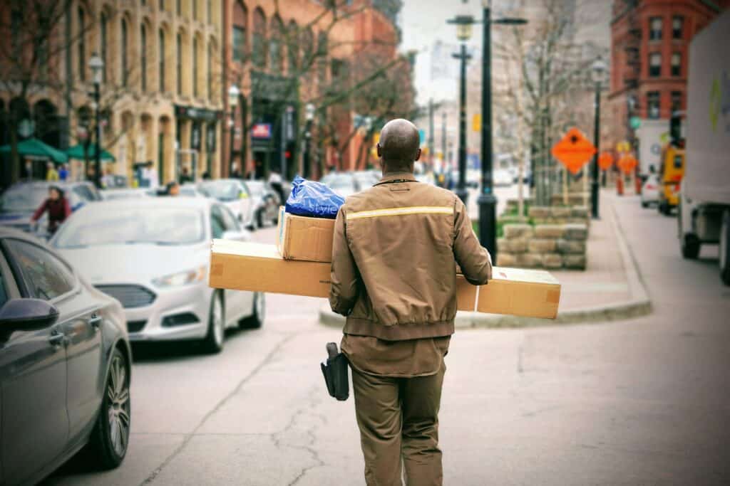 Delivery of parcels in cardboard boxes